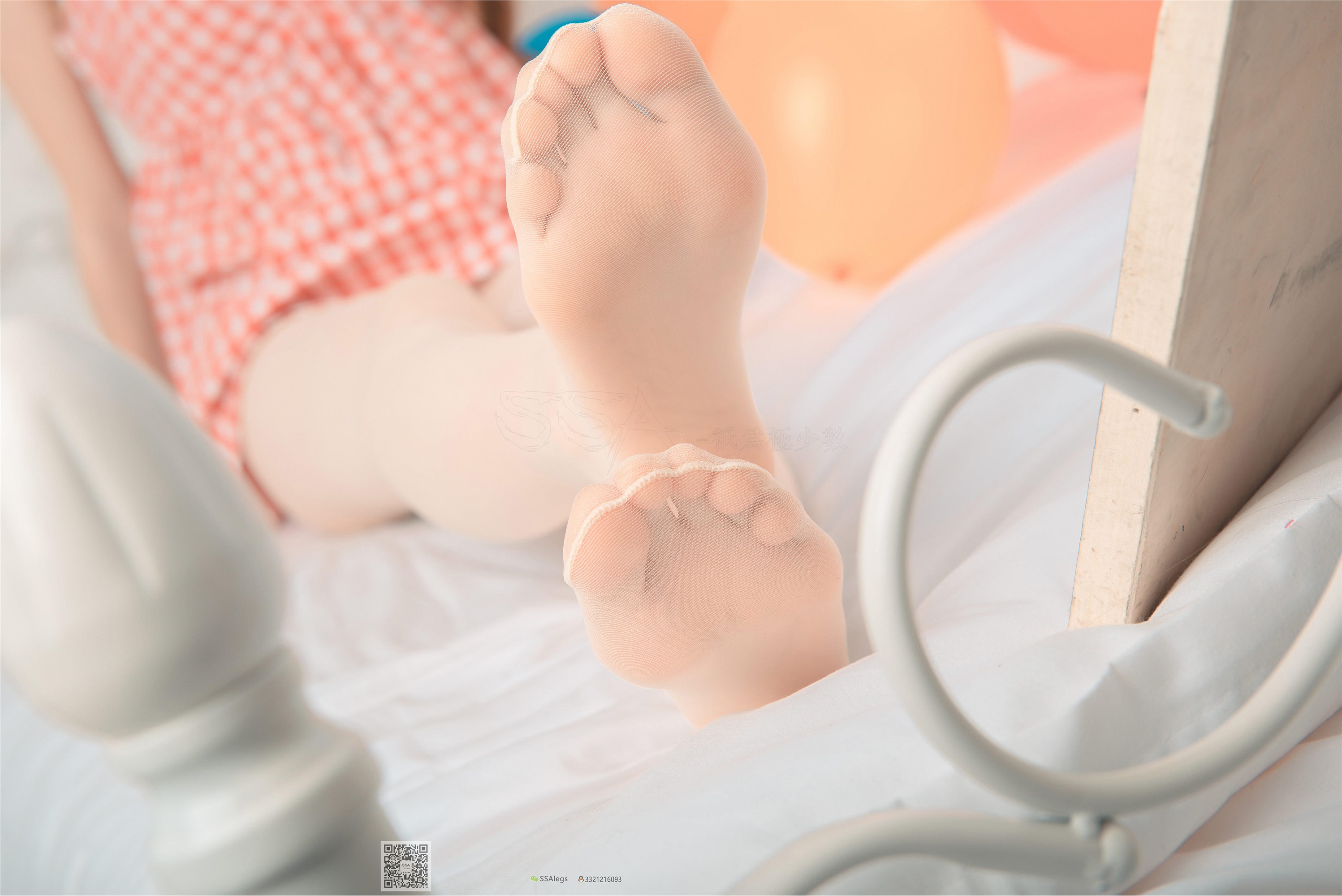 SSA丝社 NO.014 小琪琪 闪光开裆丝袜的另一种演绎